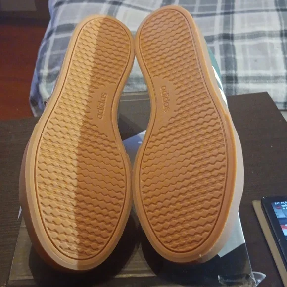 Adidas Daily 3.0 in the "Collegiate Green Gum" Colorway Mens 11 New With Tags - Picture 9 of 10